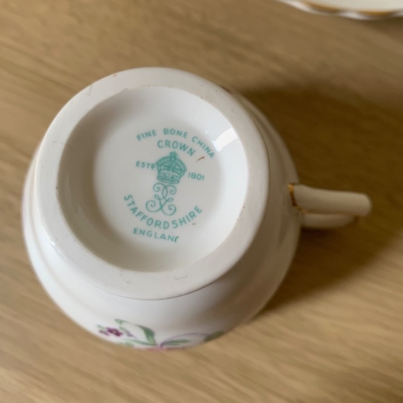 Crown Staffordshire Pink Floral Teacup Set - Picture 4 of 6